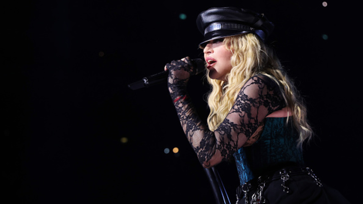 ¡Ay, Madonna! La “Reina del Pop” reclama a fan por no pararse en concierto… ¿no vio la silla de ruedas?