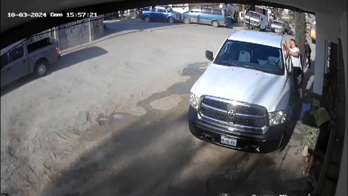 Asesinan a agente de la Fiscalía de Baja California mientras lavaba su camioneta