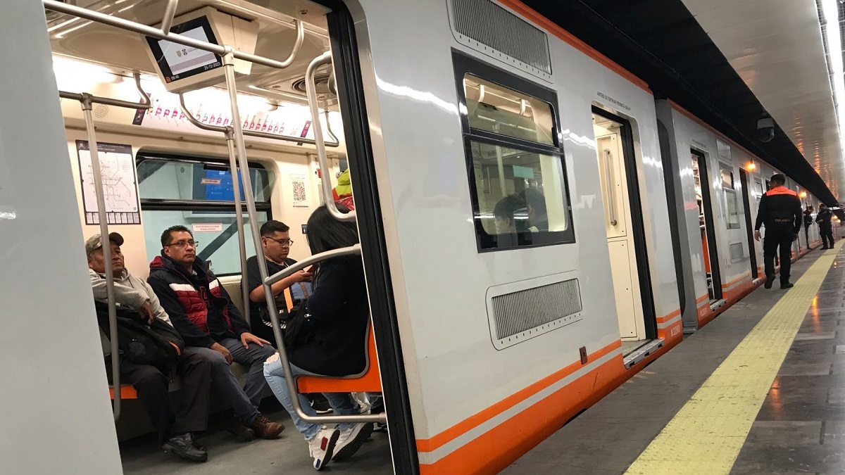 Metro cierra estaciones por marcha 8M en CDMX; Metrobús también tiene afectaciones