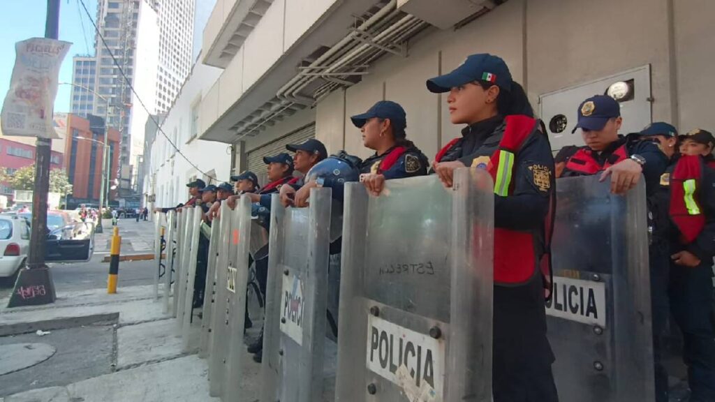 Mujeres policías de CDMX en el 8M 2024 marchas