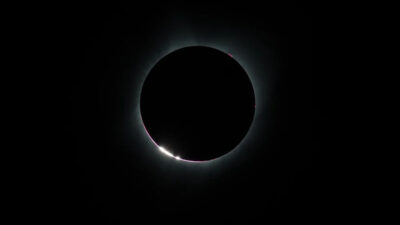 ¿Qué son las perlas de Baily, una fase del eclipse solar?