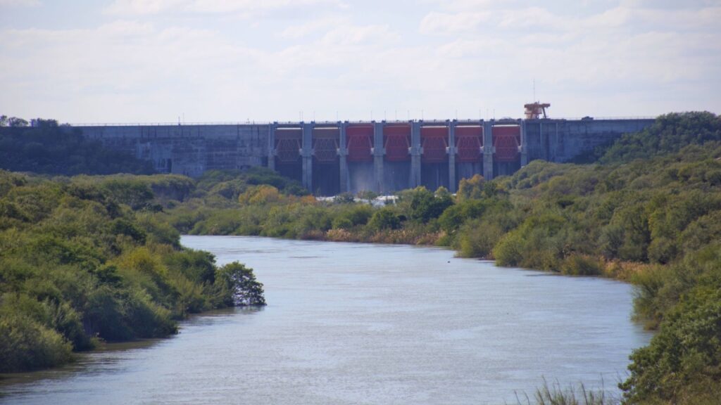 Las plantas desalinizadoras ayudan a enfrentar la escases de agua en México.