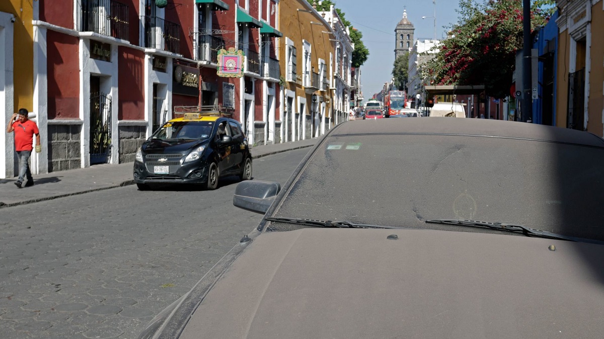 Popocatépetl viste de gris a Puebla: captan caída de ceniza en al menos 8 municipios