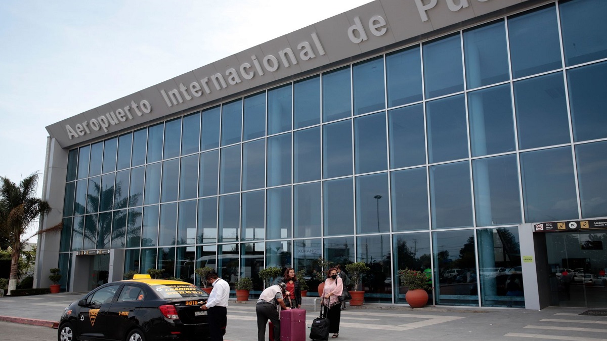 Intratable: aeropuerto de Puebla suspende operaciones, otra vez, por ceniza del Popocatépetl