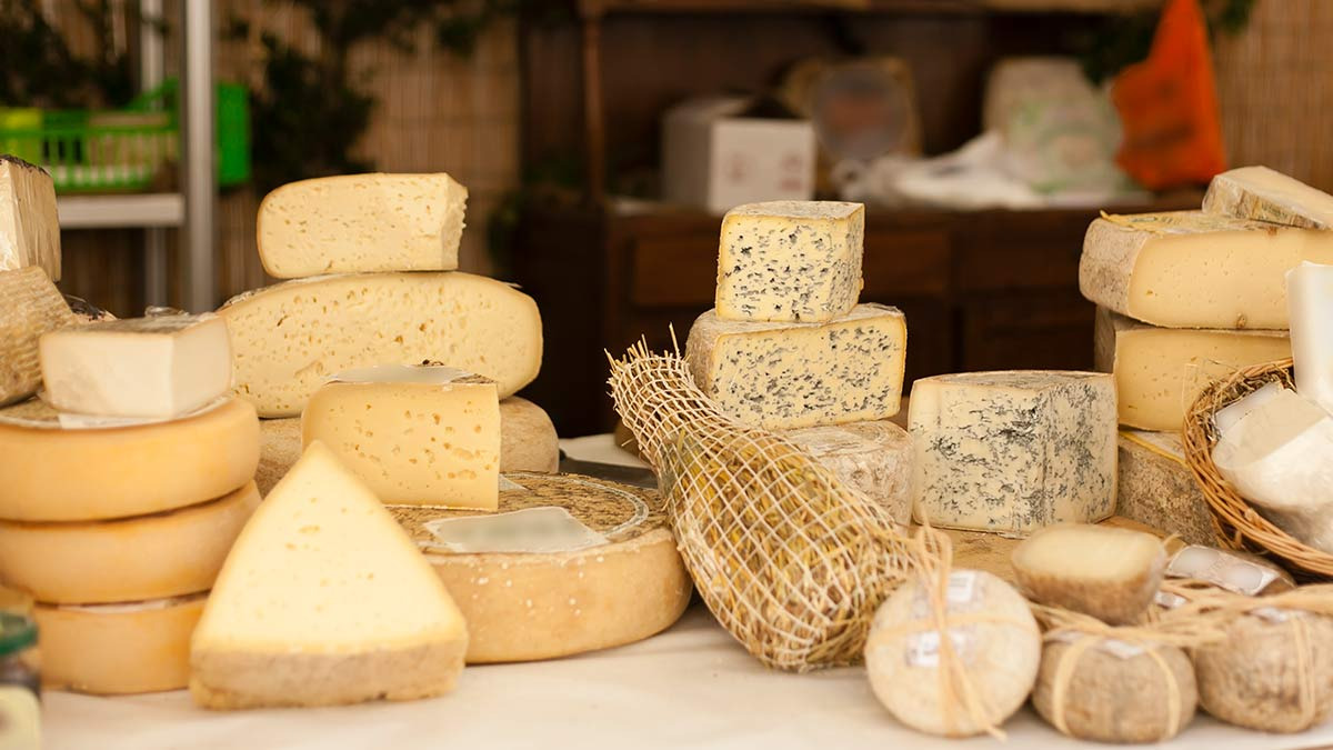 Qué quesos pueden comerse, aunque tengan moho 