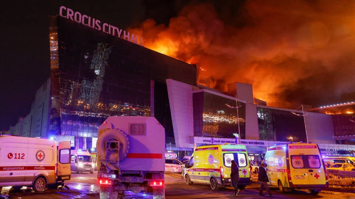 “Sangriento atentado terrorista”: tiroteo deja al menos 40 muertos y 100 heridos en Moscú; Rusia reacciona