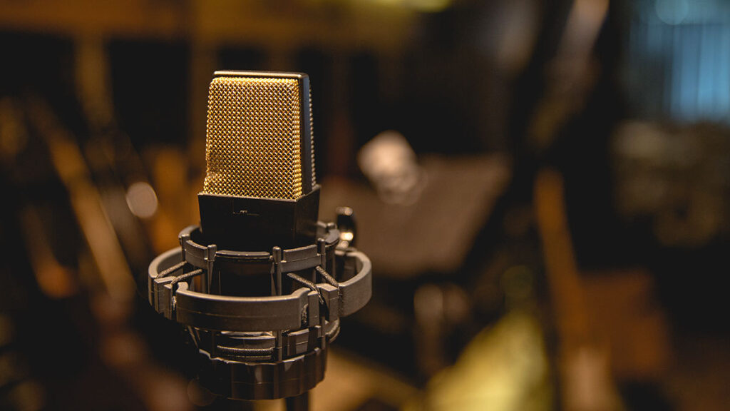 La Hora Nacional: micrófono de en una estación de radio