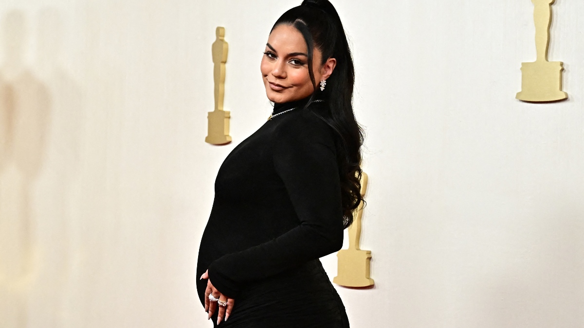 Vanessa Hudgens confirma su embarazo en la alfombra roja del Oscar 2024