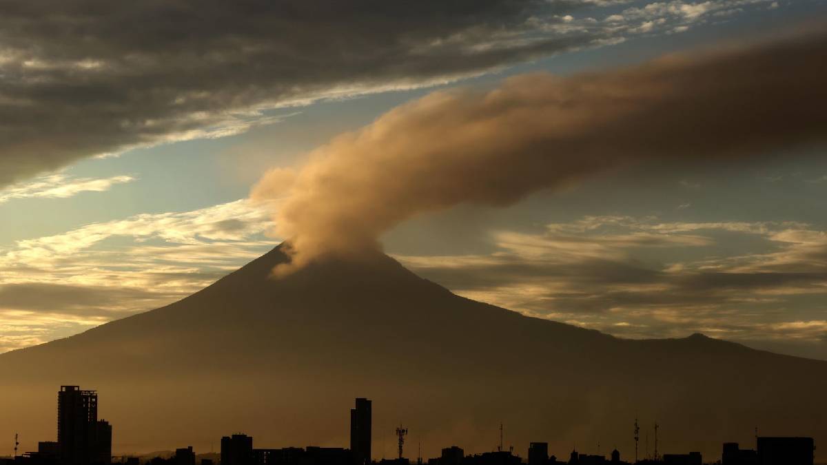 ¿Cómo saber el reporte del volcán Popocatépetl y cómo afecta la ceniza volcánica al cuerpo?
