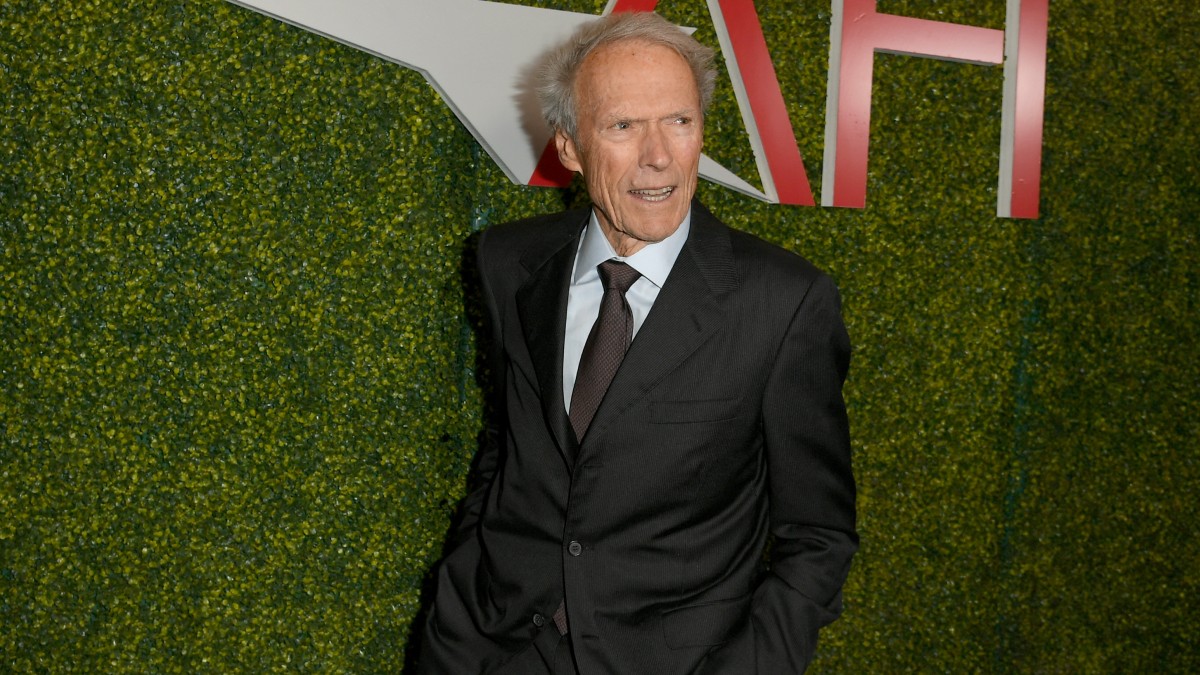 Así se ve Clint Eastwood en su reaparición en público, a punto de cumplir 94 años