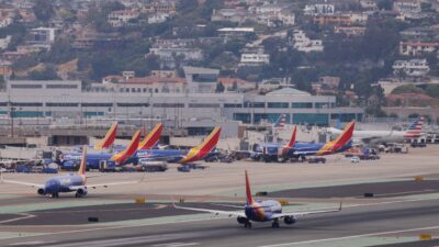 Aviones de Sothwest Airlines en el aeropuerto de San Diego, California, EU