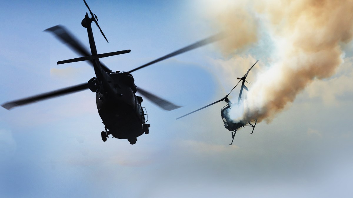 Chocan y se desploman dos helicópteros: ensayaban para desfile militar en Malasia; 10 muertos