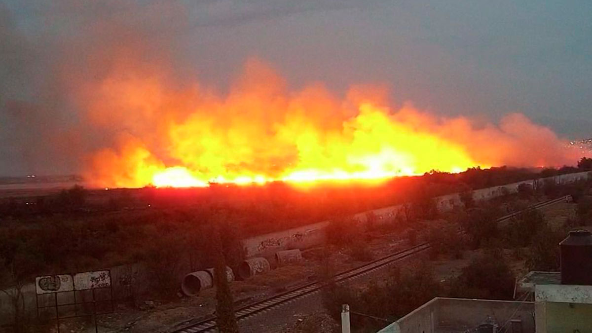Fuerte incendio consumen más de tres hectáreas de pastizal en municipio de Nezahualcóyotl