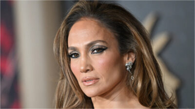 Jennifer Lopez posa en lencería y levanta suspiros