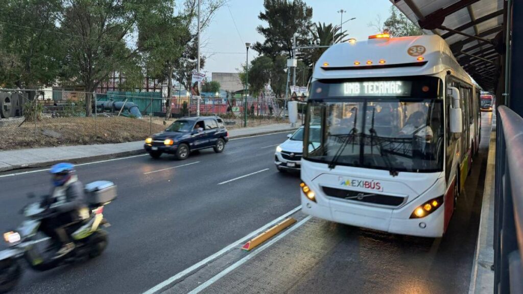 LA RAZA MEXIBUS TECAMAC