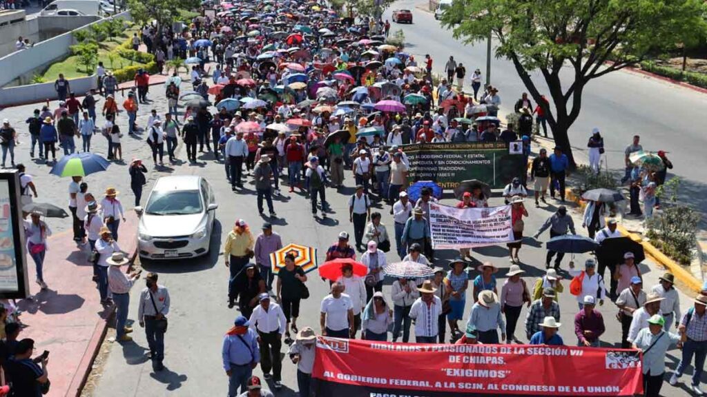 La Coordinadora Nacional de Trabajadores de la Educación (CNTE) se manifiesta en Chiapas.