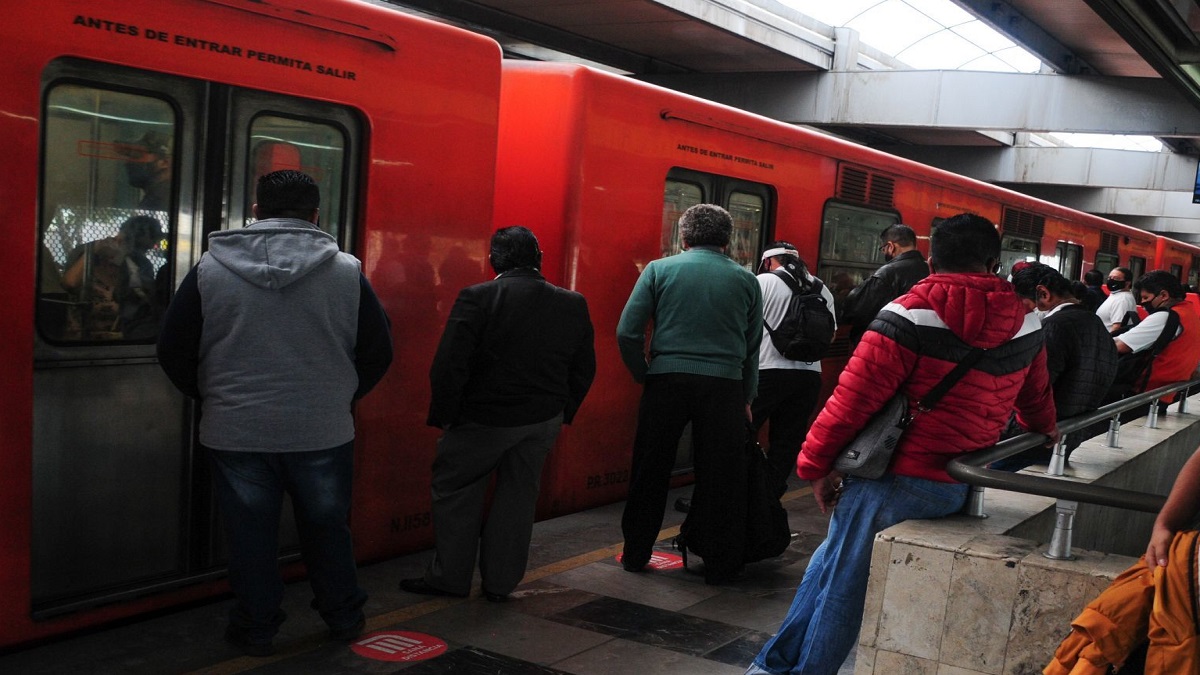 Tras kilométrica jornada de trabajo, Línea 5 del Metro restablece servicio