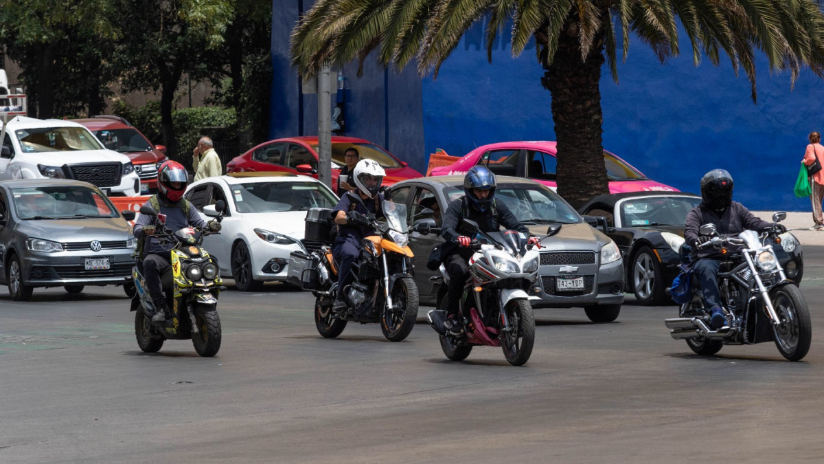 Seguridad primero: diputados prohíben viajar en moto a menores de 12 años