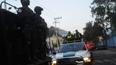 Policías recorren calles de la alcaldía Gustavo A. Madero en un operativo contra la delincuencia