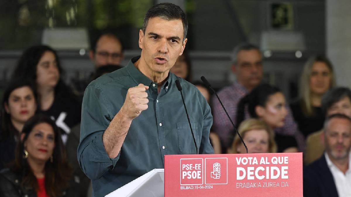 Pedro Sánchez seguirá al frente del Gobierno de España luego de haber amenazado con dimitir por acoso
