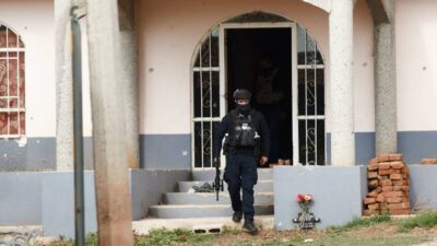 Policía de Sinaloa localiza a 8 personas secuestradas con vida