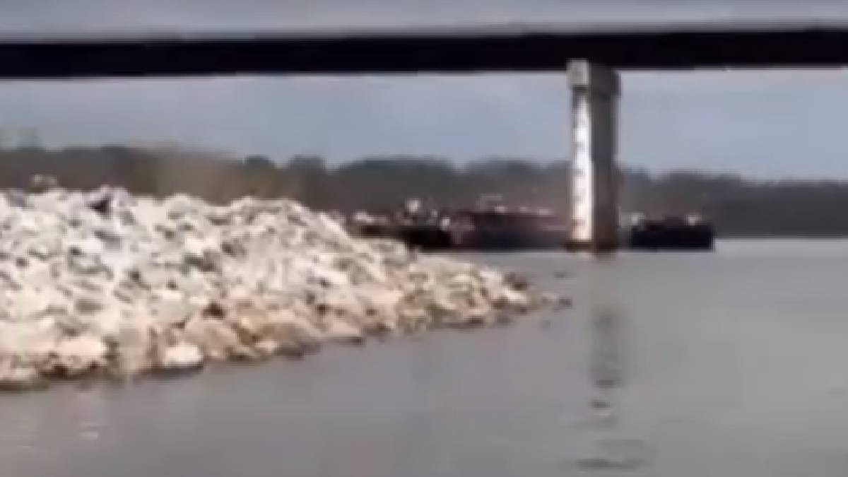 ¡Impacto en Oklahoma! Embarcación choca contra puente; no hay heridos ni daños materiales