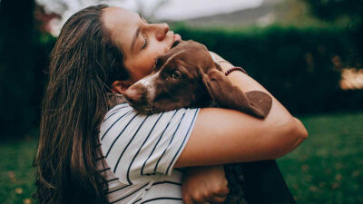 Recuperan cuerpo de una mujer abrazada a su perro