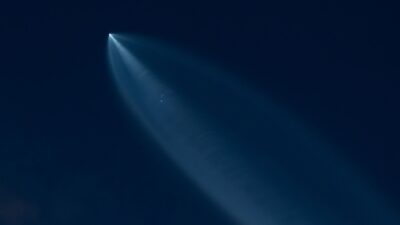 el Cohete Falcon 9 de SpaceX ilumino el cielo de baja california