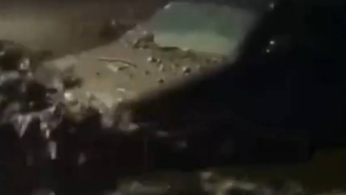 ¡Drama en Calimaya! Fuerte inundación por lluvia arrastra autos con personas; video