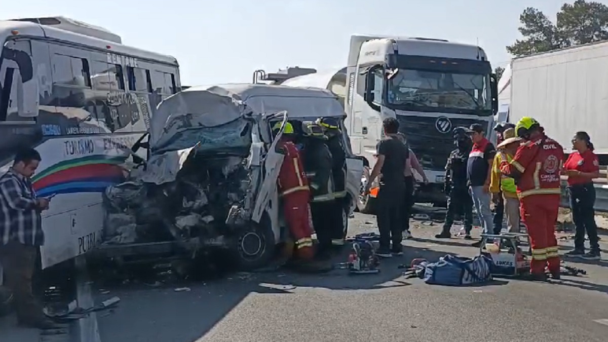 ¡Ojo, automovilistas! Fuerte accidente en la Autopista México-Puebla deja, al menos, 10 heridos