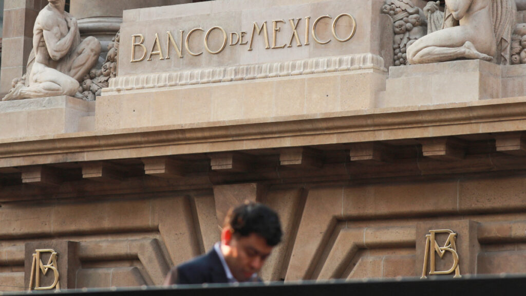 Banxico recorta previsión de crecimiento del PIB