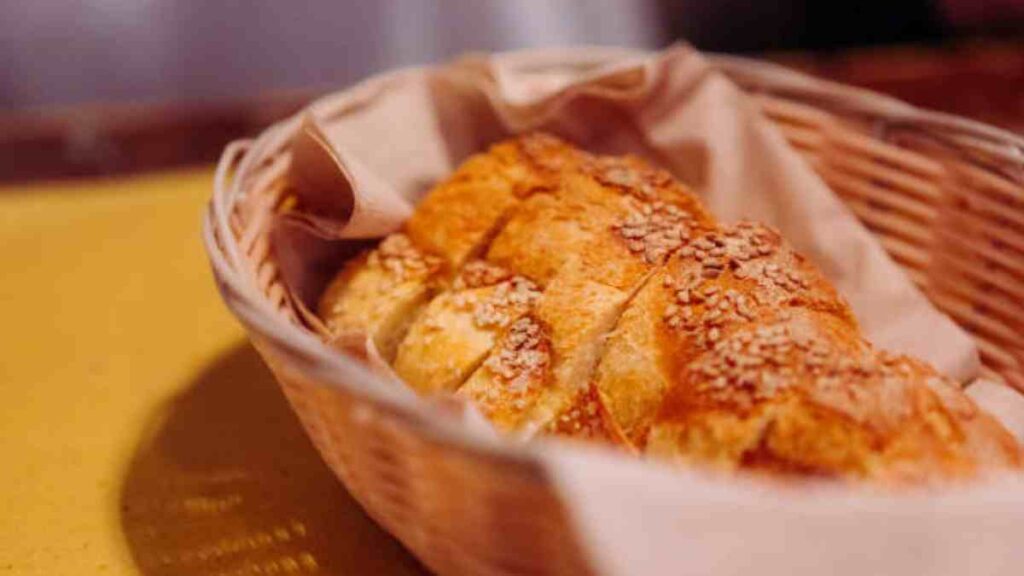 Por qué los restaurantes sirven pan antes de la comida
