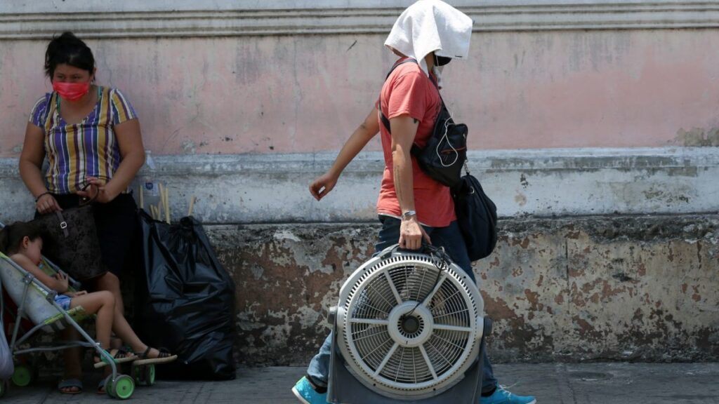 Calor en Yucatán obliga a pobladores a tomar medidas en sus hogares