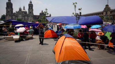 Campamento de maestros de la CNTE en el Zócalo de la CDMX