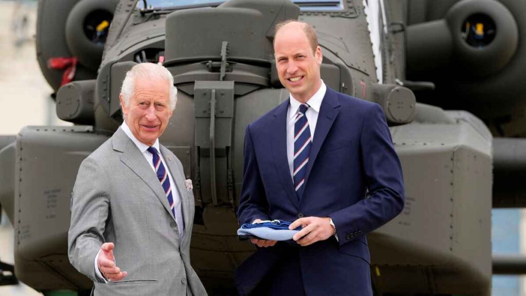 El rey Carlos III entrega una de sus funciones militares a su hijo William