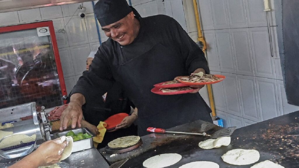 cdmx-taqueria-el-califa-de-leon-se-viraliza