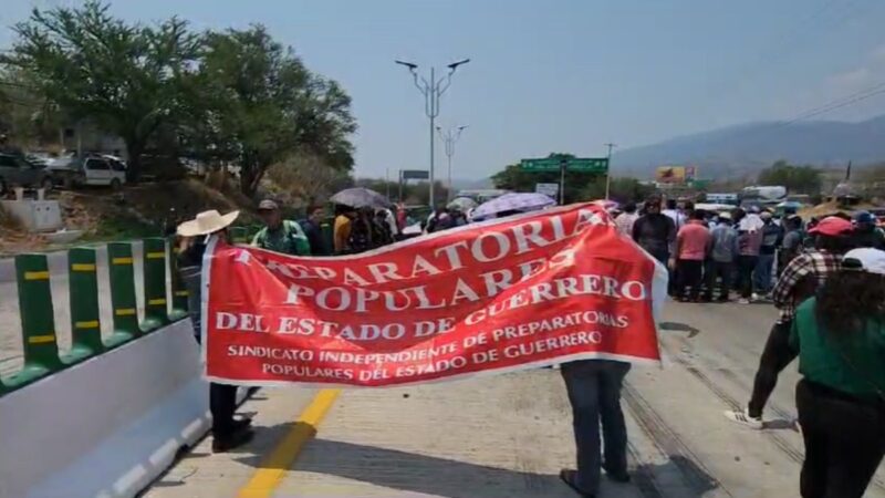 Autopista Del Sol Es Bloqueada Por Preparatorias Populares - UnoTV