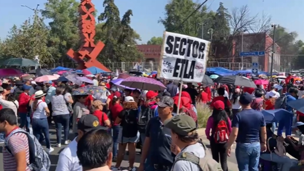 Integrantes de la CNTE marchan rumbo al Zócalo; revisa rutas alternas