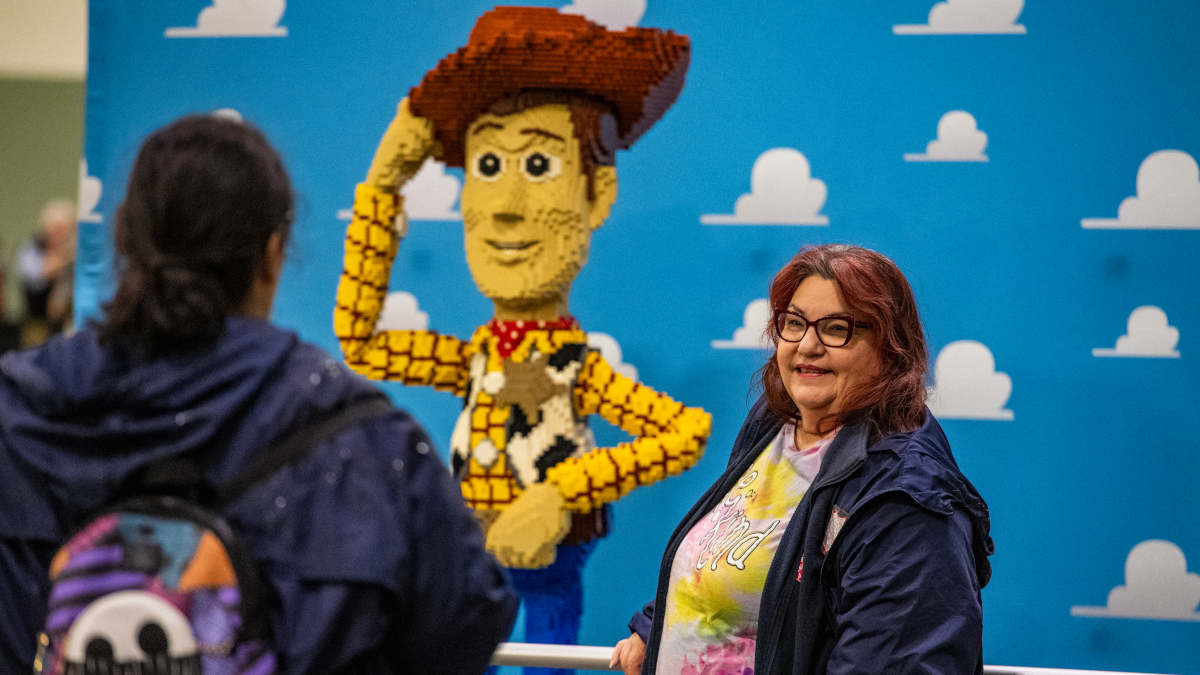 ¡Festejando a lo grande! Chofer de camión en Nuevo León se disfrazó de Woody para celebrar el Día del Niño