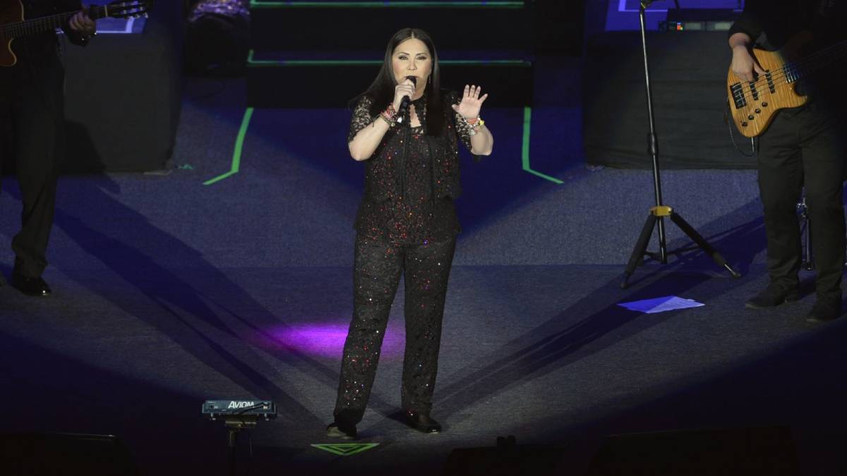 Ana Gabriel termina en urgencias tras concierto; tiene influenza