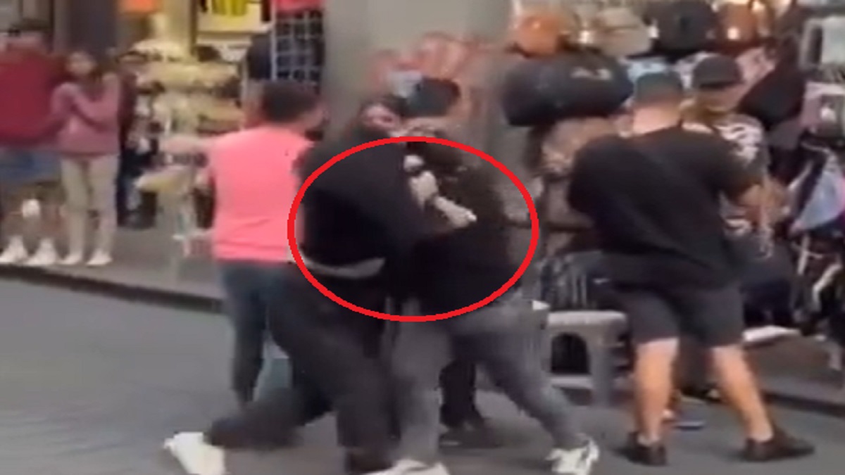 Siguen los “tiros” entre mujeres en Cuernavaca; comerciantes se dan con todo: video