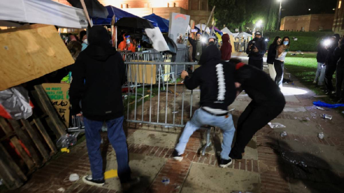 Videos muestran enfrentamientos en Universidad de Los Ángeles (UCLA) ante protesta propalestina