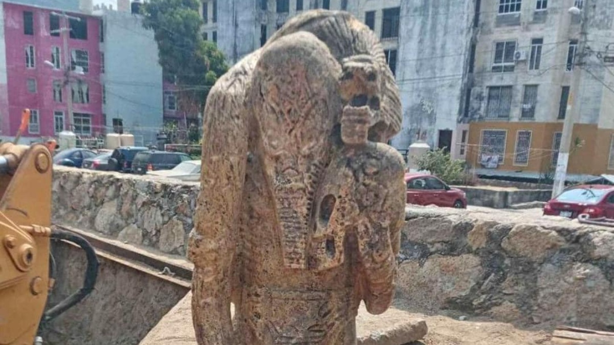 ¿La trajeron los aliens? Encuentran extraña escultura enterrada en el Infonavit de Mozimba, en Acapulco