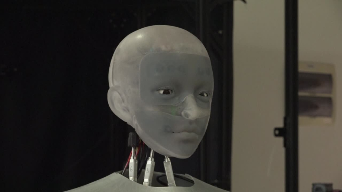 Guagua, el robot humanoide de apoyo emocional que canta y cuenta historias inspiradoras