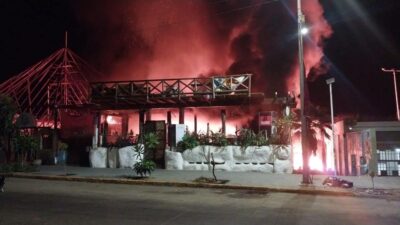 Incendio.restaurantes Acapulco