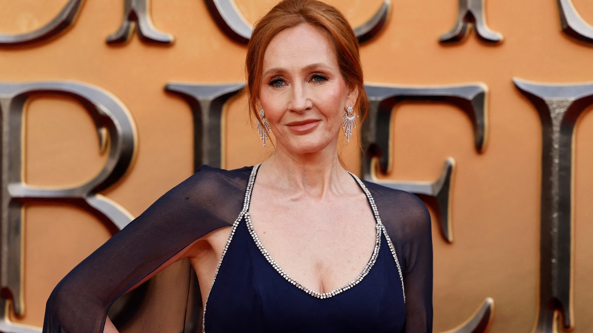 J. K. Rowling, autora de Harry Potter es criticada por sus comentarios transfobicos