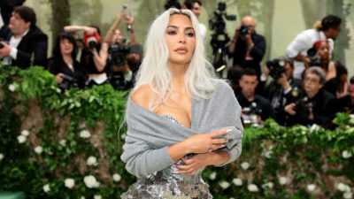 Kim Kardashian causa alarma durante la Met Gala 2024