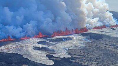 Como fuentes de lava: Nueva erupción volcánica en la península islandesa de Reikjanes