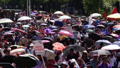 Marcha de la CNTE sobre Avenida Paseo de la Reforma