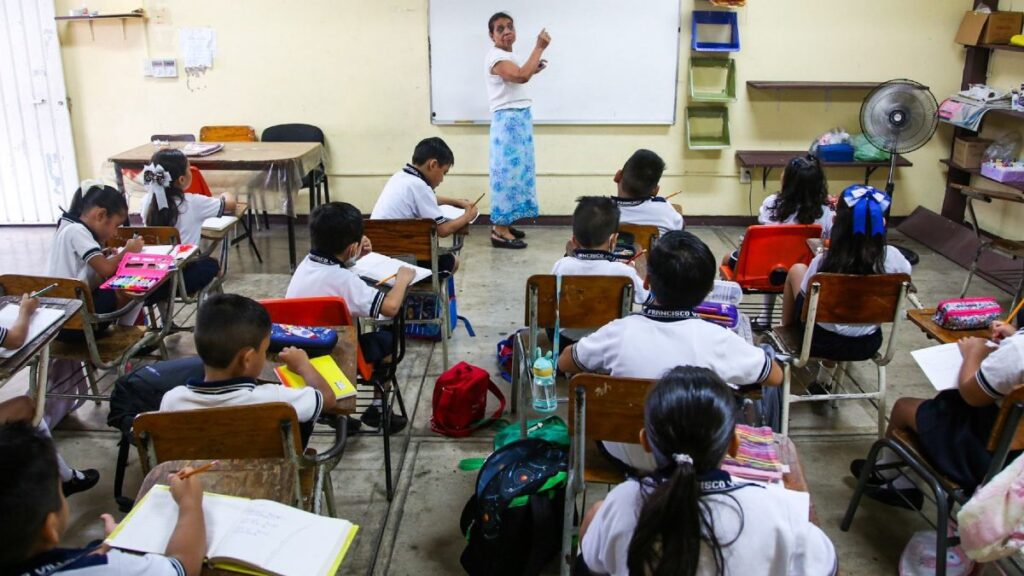 Michoacán: modifican horarios de recreo en escuelas por calor extremo